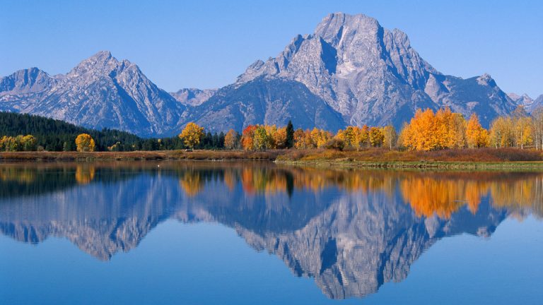 Grand Teton Mountains view from Oxbow Bend on the Snake River, Wyoming ...