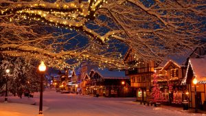 Christmas holiday lights in the Bavarian-style village of Leavenworth, Washington, USA 89debabcc4284f15c85ac20d84bcea58