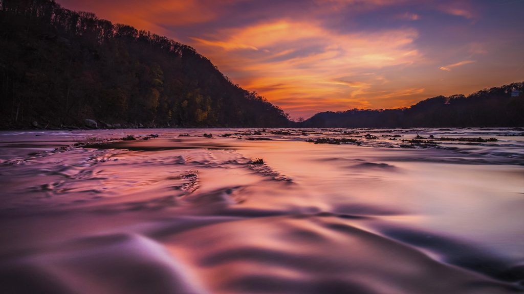 Shenandoah River at sunset, near Harpers Ferry, West Virginia, USA