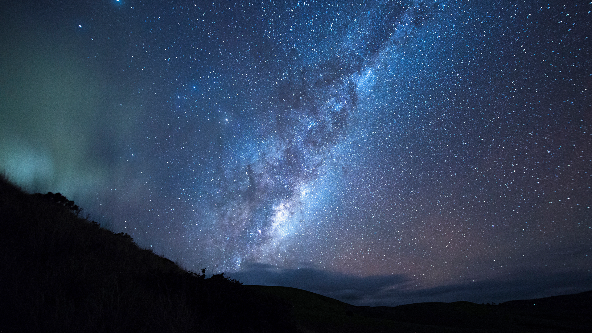 Milky Way seen from hilly landscape | Windows Spotlight Images