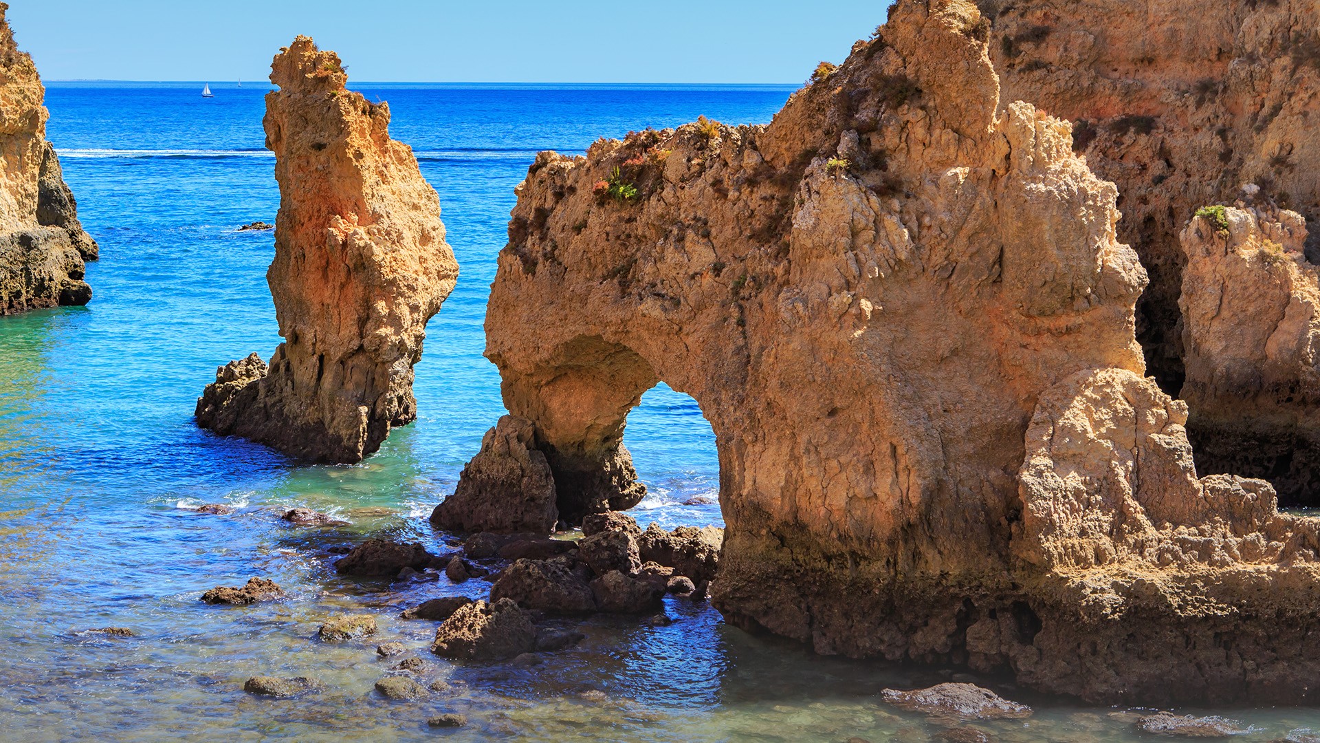 The coast of the Algarve in southern Portugal near Lagos | Windows ...