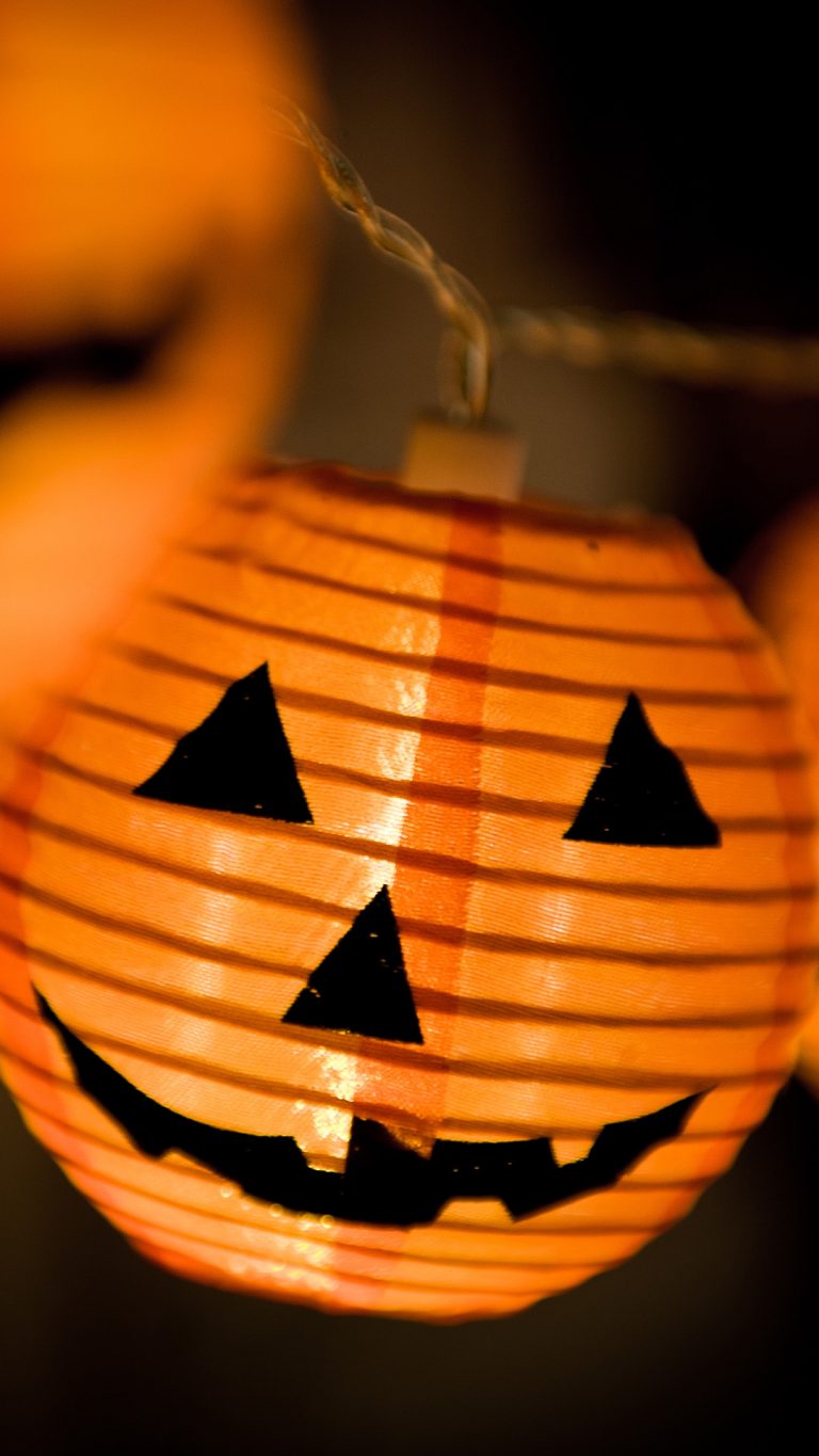 Orange Halloween paper pumpkin decorative lights | Windows Spotlight Images