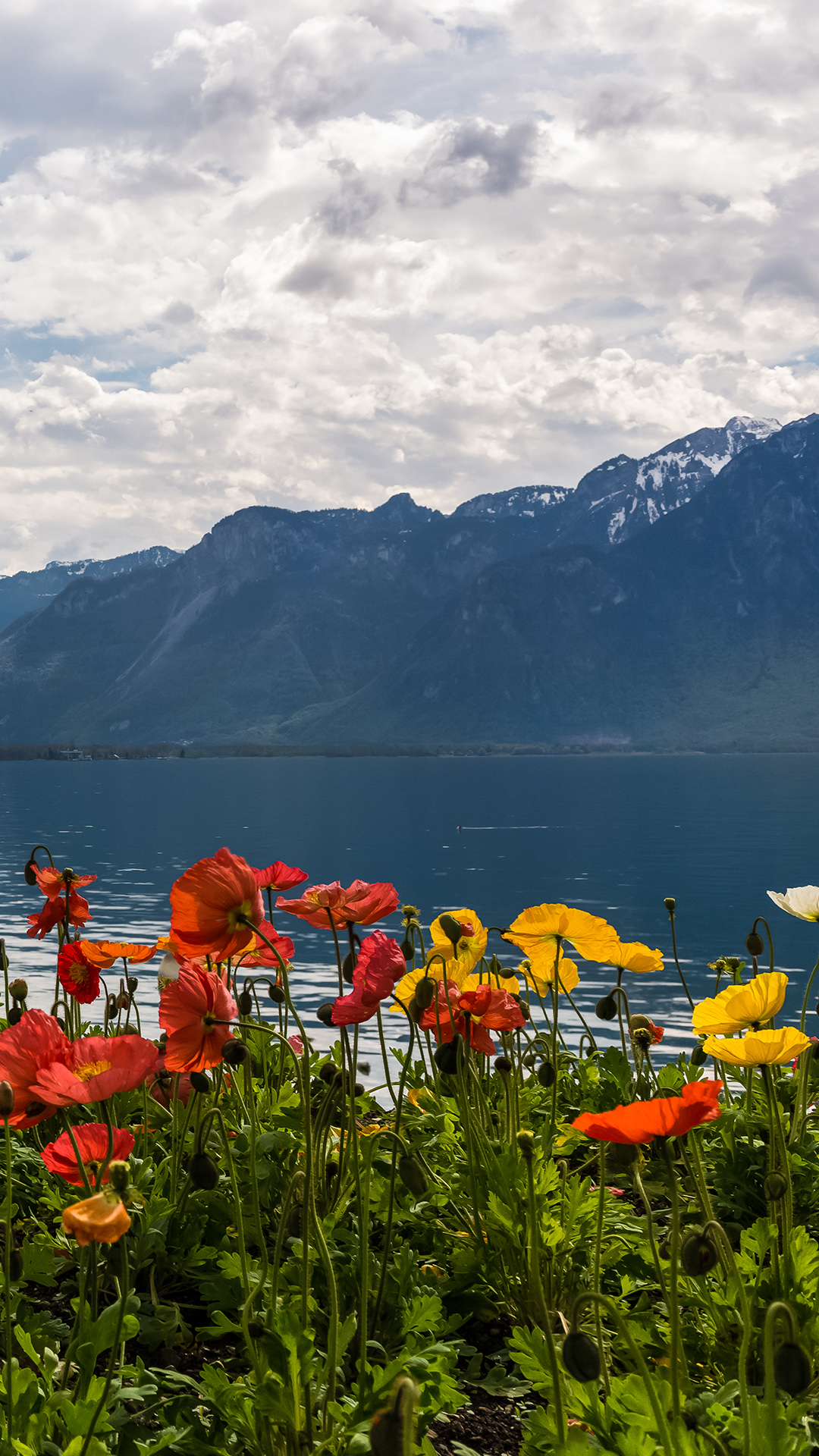 Alps Mountains and Lake Leman view from Montreux embankment ...