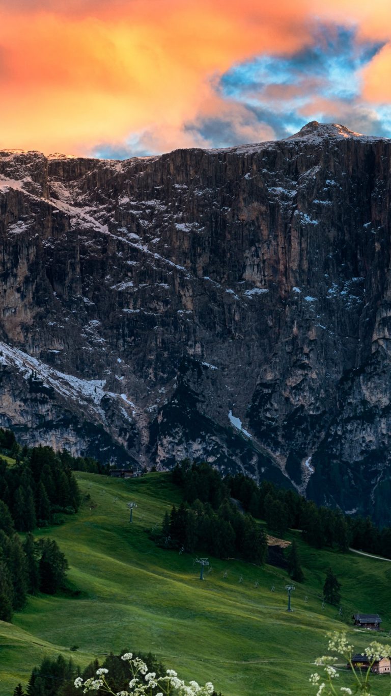 Seiser Alm, Sciliar (Schlern), Dolomites, Italy | Windows Spotlight Images