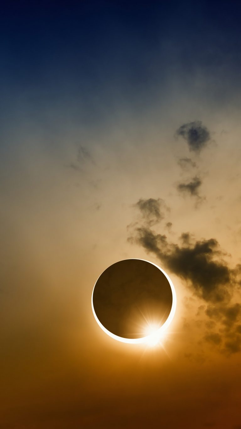 Total solar eclipse phenomena  Windows 10 Spotlight Images