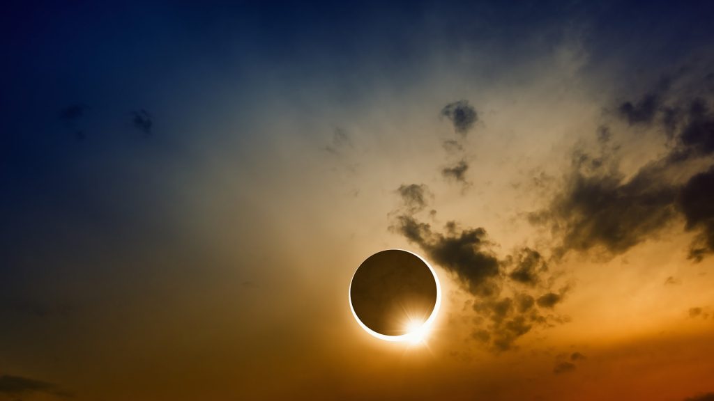 Total solar eclipse phenomena