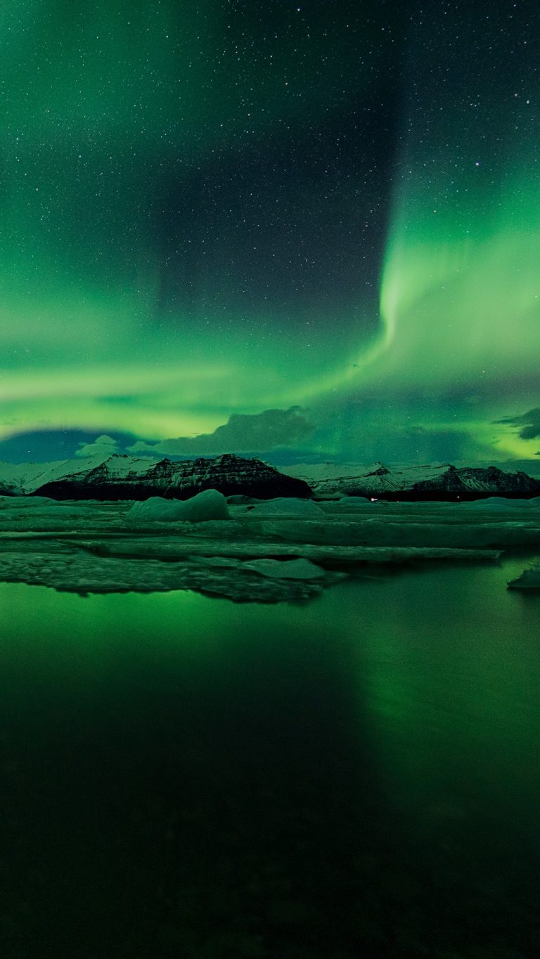 Aurora Borealis or Northern Lights, Jökulsárlón, Iceland | Windows 10