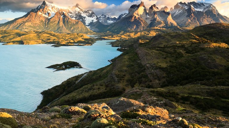 Paine Massif at dawn, lake Pehoé, Patagonia, Chile | Windows Spotlight ...