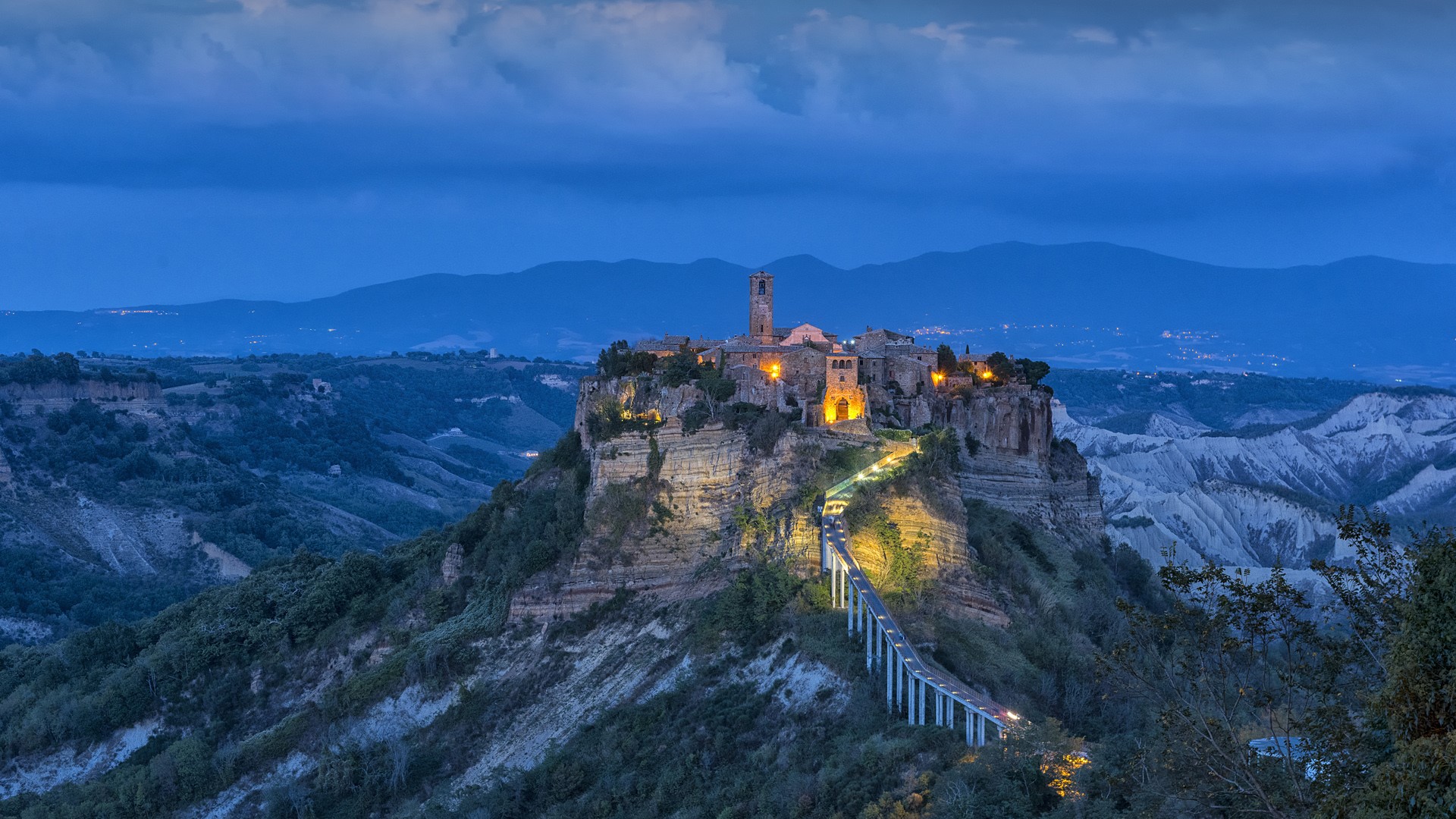 Civita di Bagnoregio at blue hour, Lazio, Italy | Windows Spotlight Images