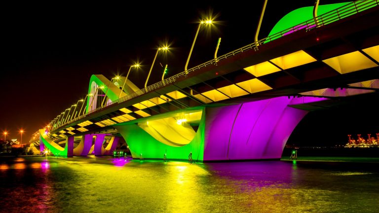 Glowing Sheikh Zayed Bridge, Abu Dhabi, UAE | Windows 10 ...