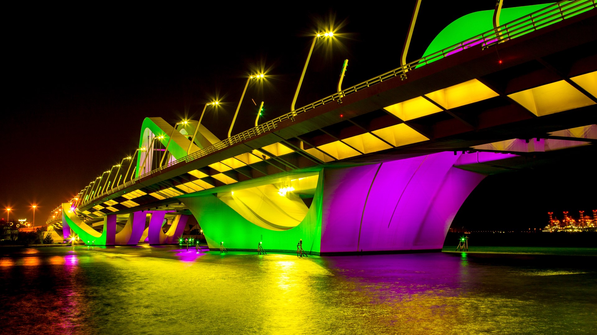Glowing Sheikh Zayed Bridge, Abu Dhabi, UAE | Windows Spotlight Images