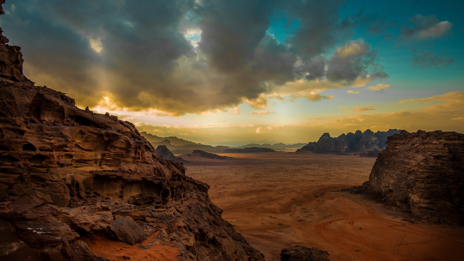 Desert and cliff, Wadi Rum, Jordan | Windows Spotlight Images