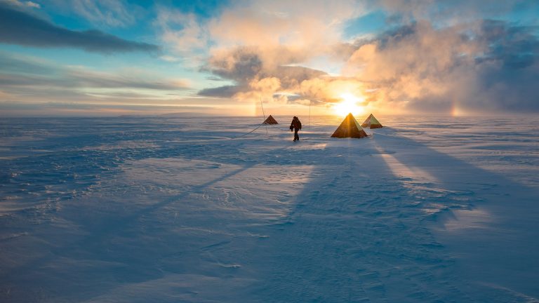 Field camp in Antarctica | Windows Spotlight Images