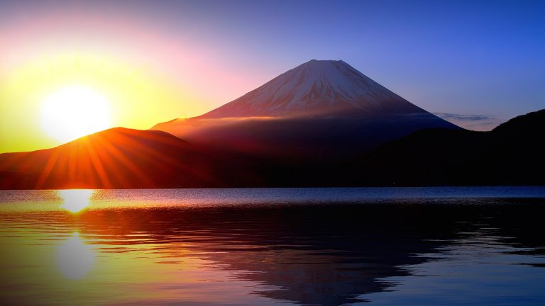 Sunrise and Mount Fuji from Lake Motosu, Japan | Windows 10 Spotlight