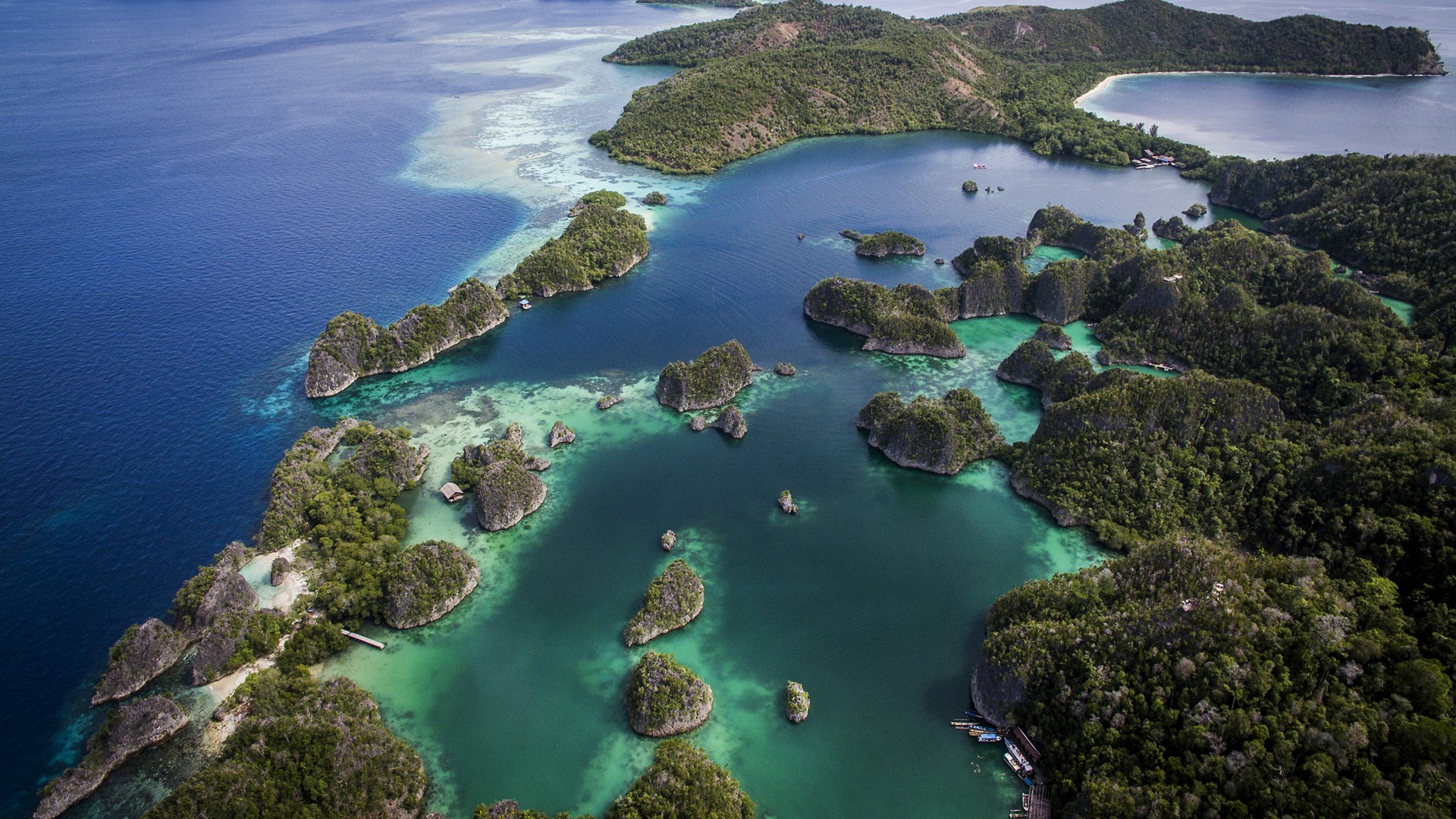 Fam Islands archipelago aerial view, West Papua, Indonesia | Windows 10