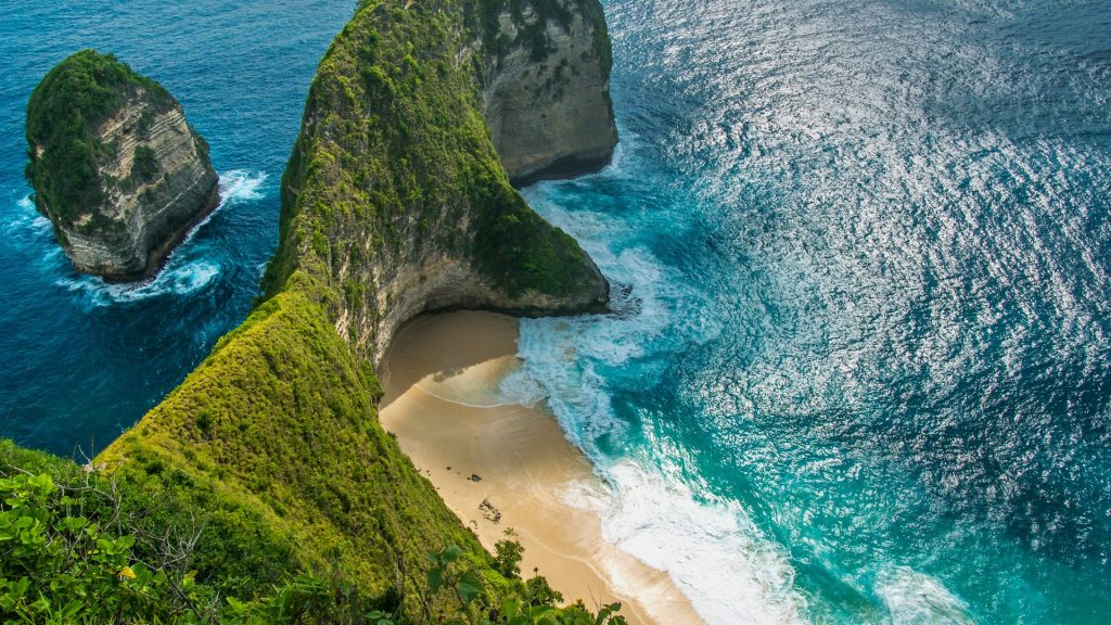 Manta Bay or Kelingking Beach on Nusa Penida Island, Bali, Indonesia