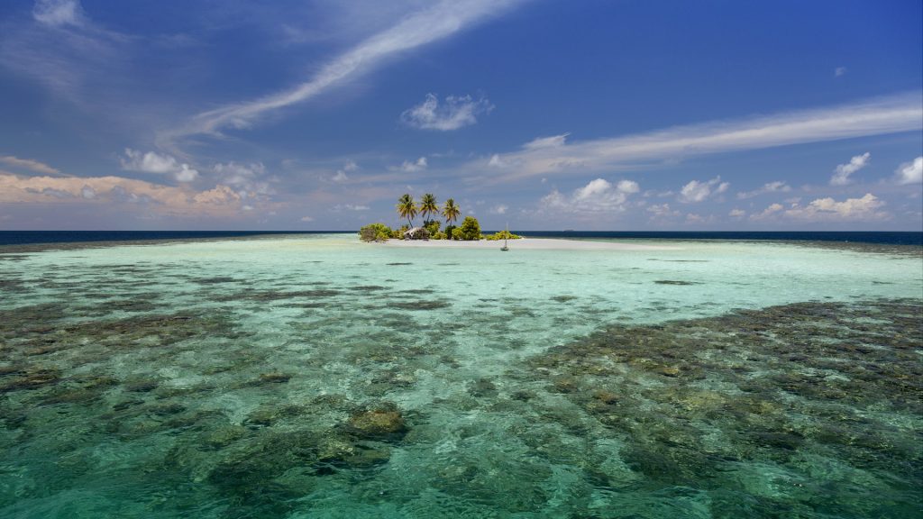 Little atoll islet in Indian Ocean, Maldives