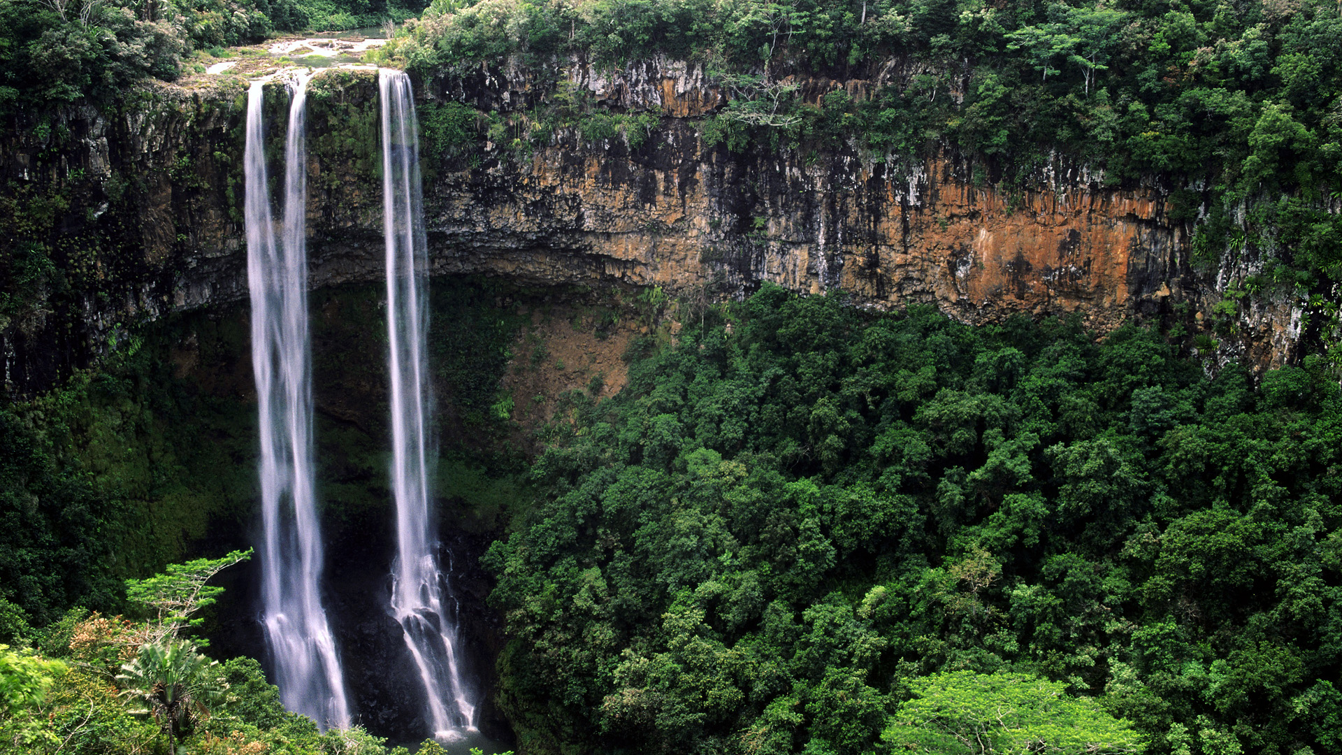 Chamarel waterfalls on Mauritius | Windows 10 Spotlight Images