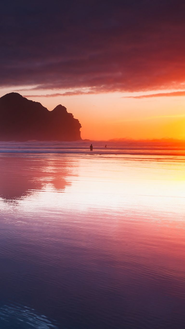 Sunset at Piha beach, Auckland, New Zealand | Windows Spotlight Images