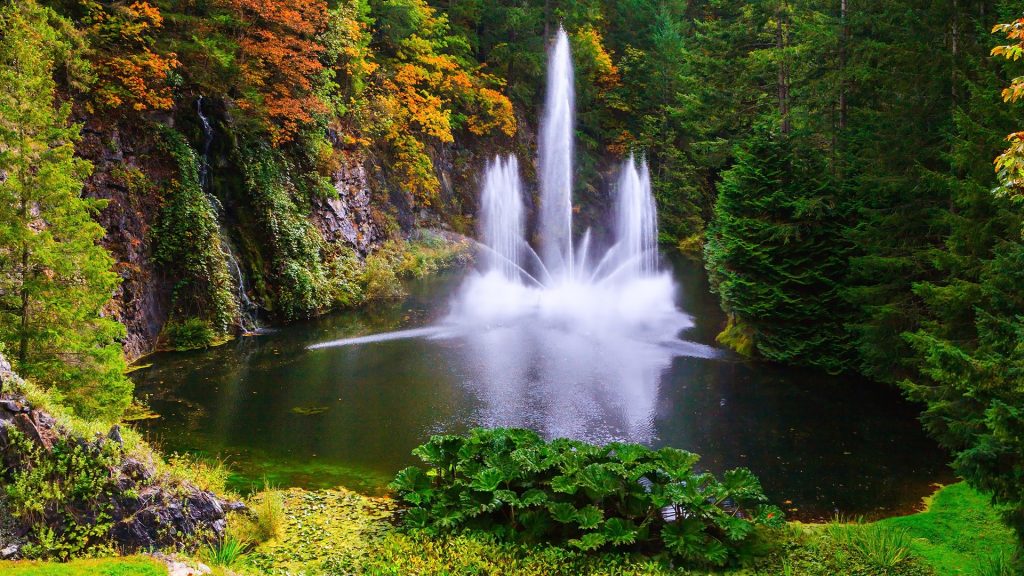 Dancing Ross Fountain in a quiet pond, Butchart Gardens on Vancouver Island, Canada