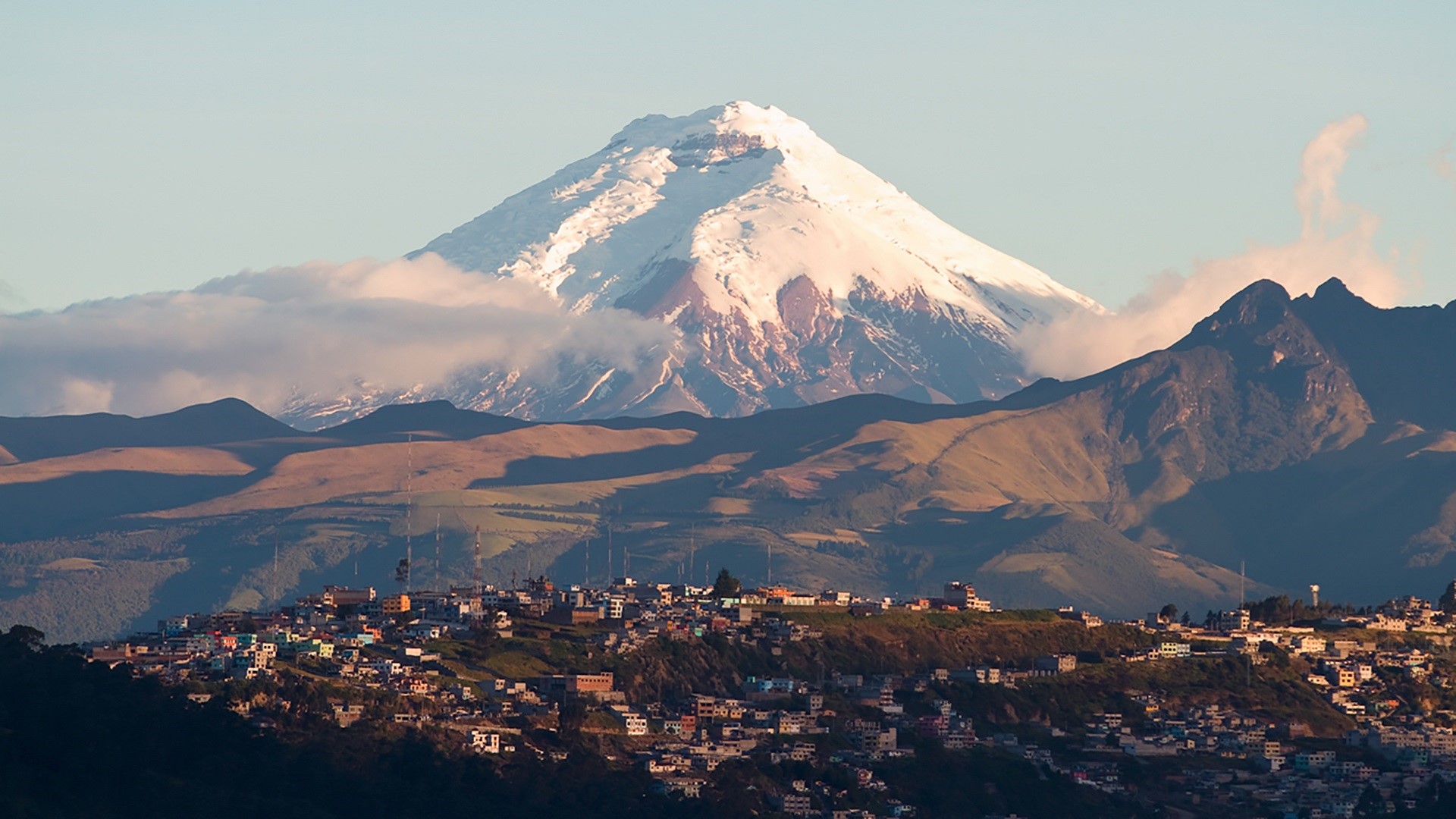 Cotopaxi volcano and Quito view, Ecuador | Windows Spotlight Images