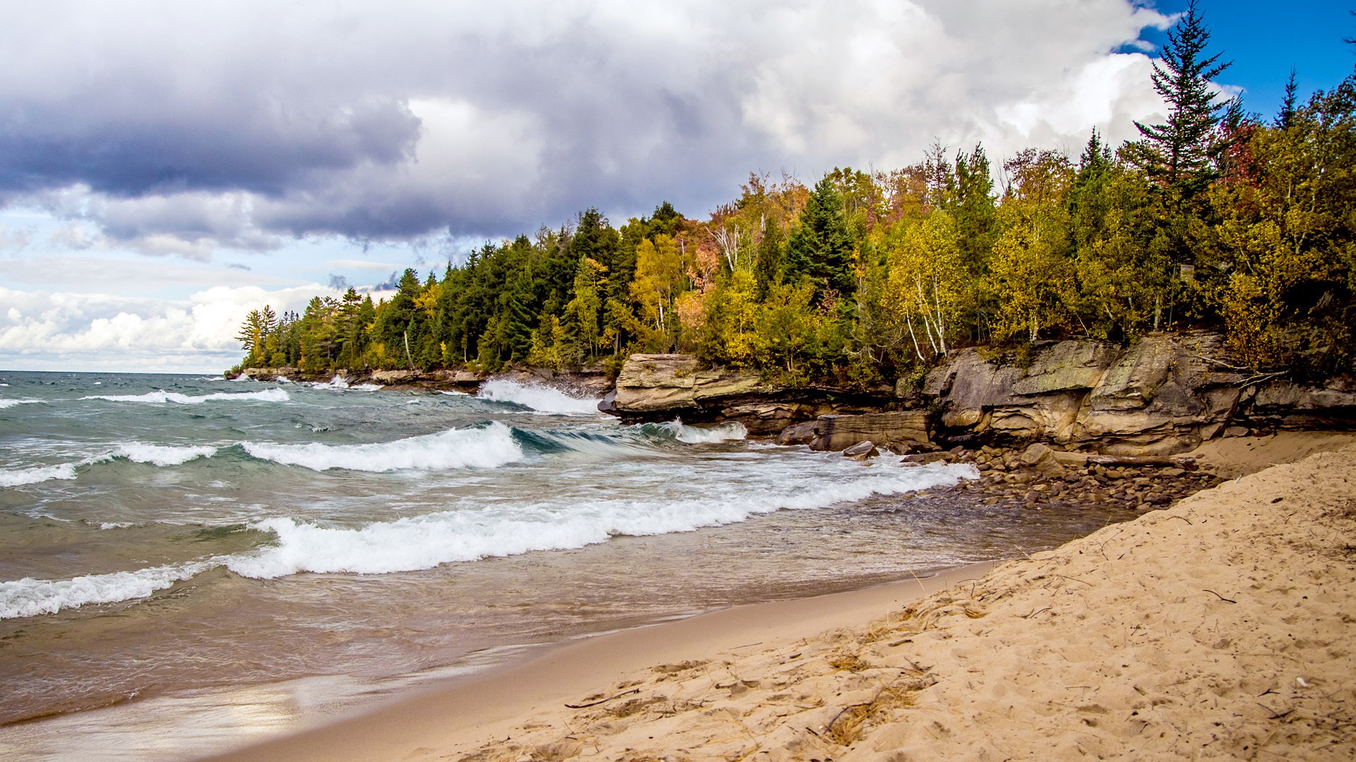 Rugged and rocky shores of Lake Superior in Michigan's Upper Peninsula