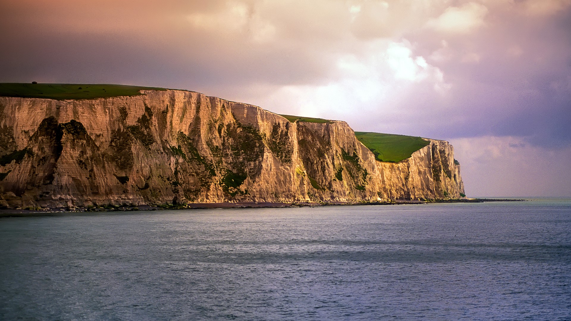 White Cliffs, Strait of Dover, England, UK | Windows Spotlight Images