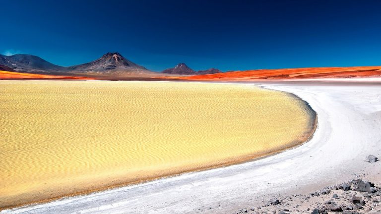 Laguna Lejía salt lake, Puna de Atacama (Atacama Plateau), Altiplano ...