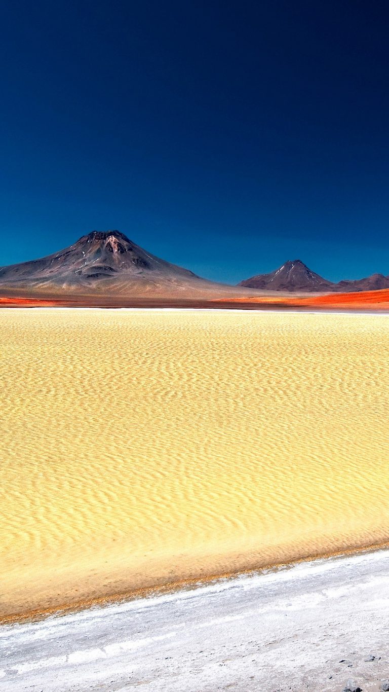 Laguna Lejía salt lake, Puna de Atacama (Atacama Plateau), Altiplano ...