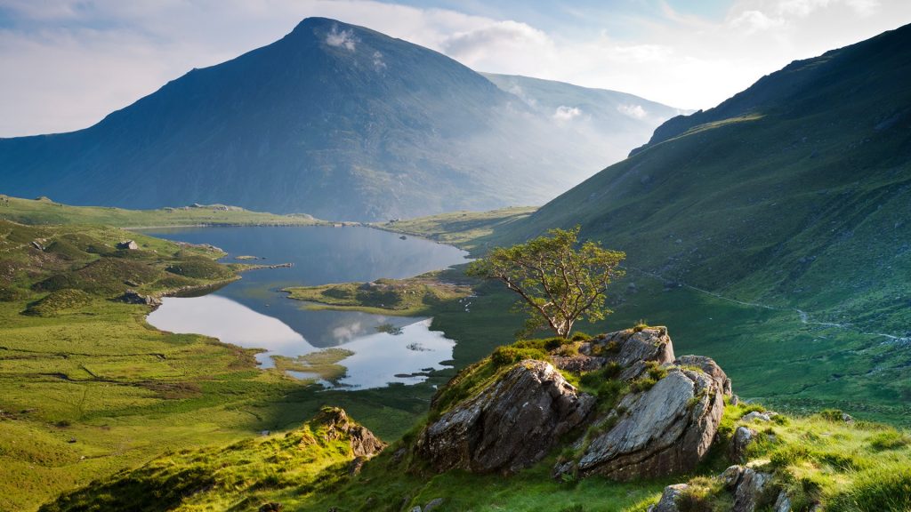 Llyn Idwal lake and Pen yr Ole Wen in distance, Snowdonia National Park, North Wales, UK