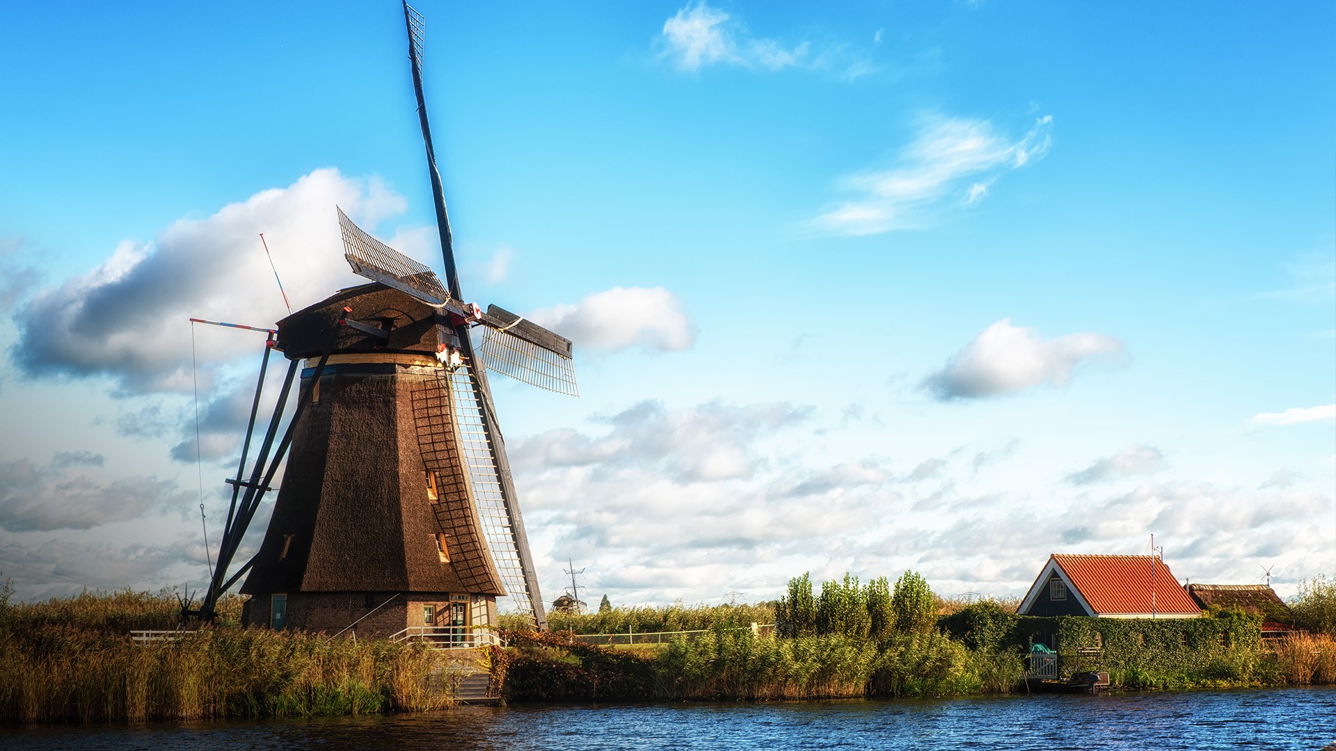 Traditional dutch windmill near the river, Kinderdijk, Netherlands ...