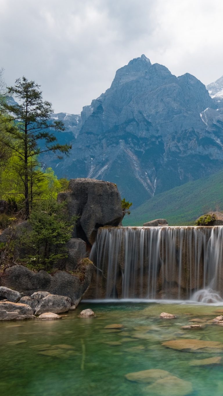 Blue Moon Valley at Jade Dragon Snow Mountain, Lijiang, Yunnan, China ...