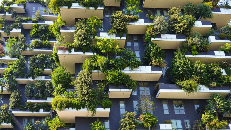 Skyscraper vertical forest in Milan, Italy | Windows Spotlight Images