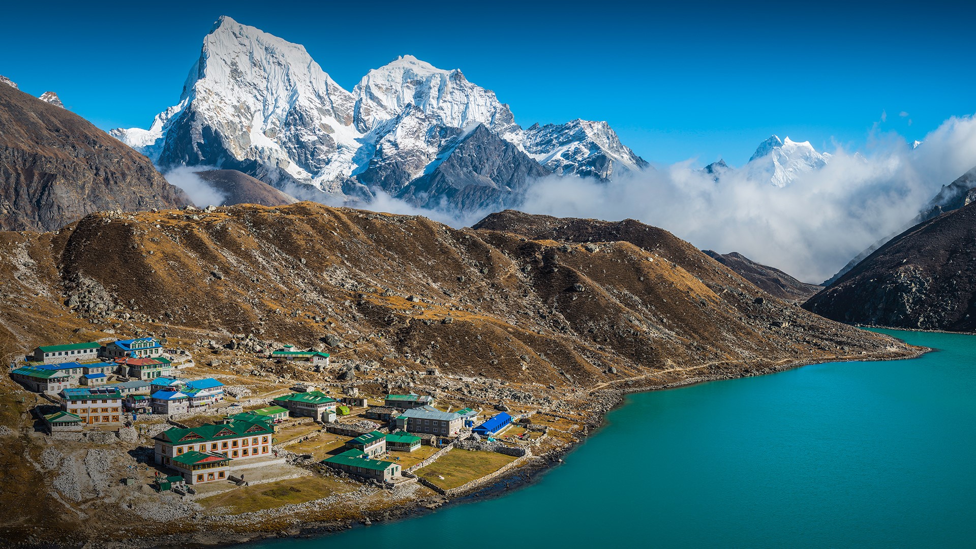 Sherpa village teahouses at Gokyo overlooked by Himalayan mountain ...