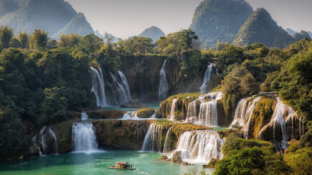 Ban Gioc - Detian Falls on Quây Sơn River between Vietnam and China