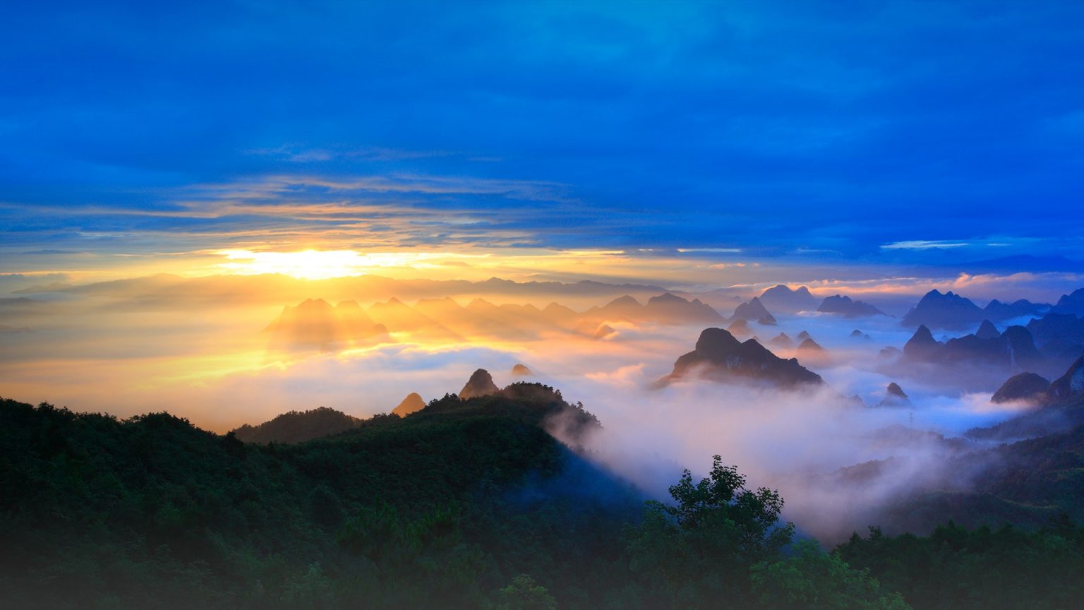 Yaoshan mountain at dawn, Yangshuo, Guilin, China | Windows Spotlight ...