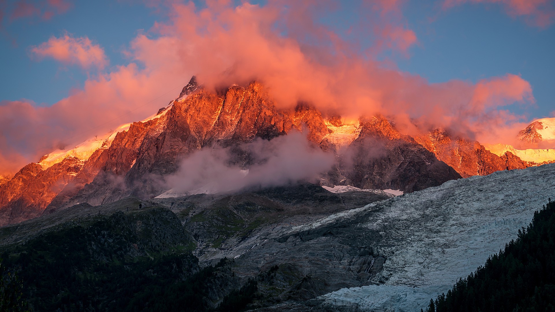 Mont Blanc mountain range view on peak and glacier at sunset, Chamonix ...