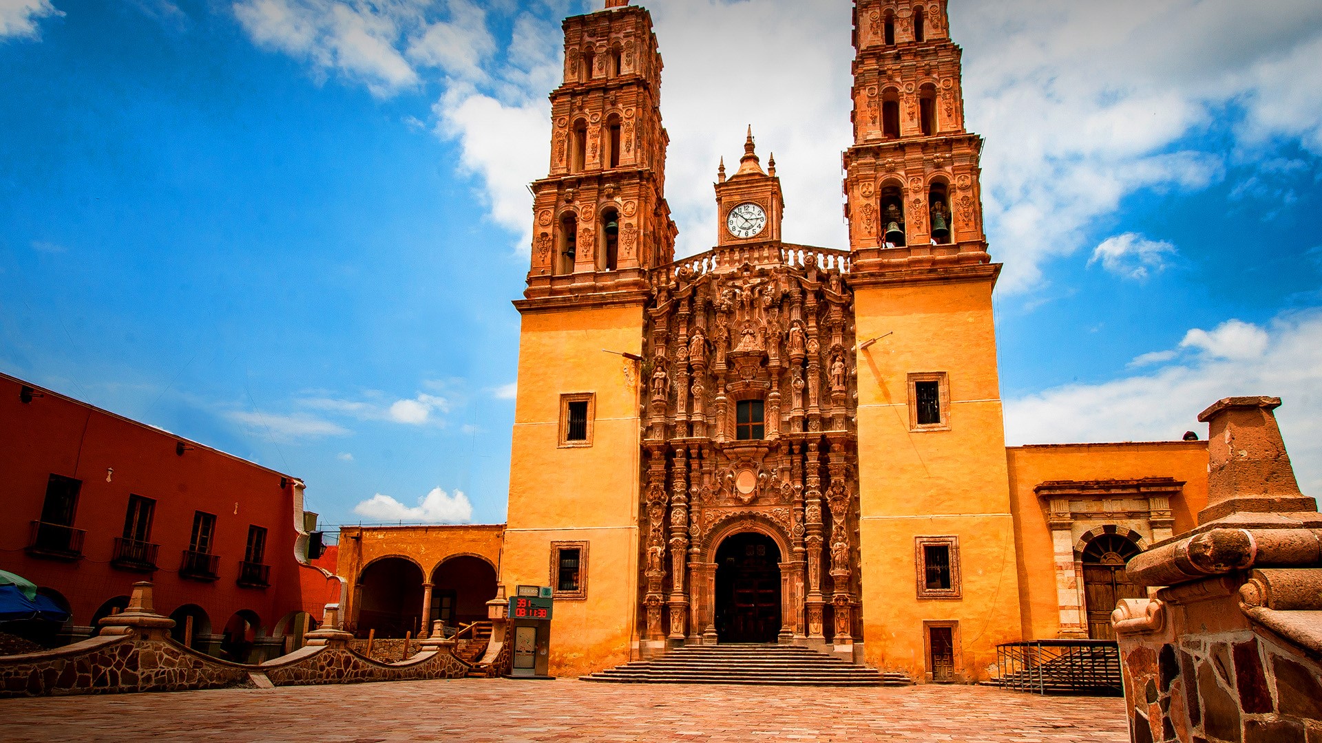 Cathedral Parroquia de Nuestra Señora de Dolores, Dolores Hidalgo,  Guanajuato, Mexico | Windows 10 Spotlight Images