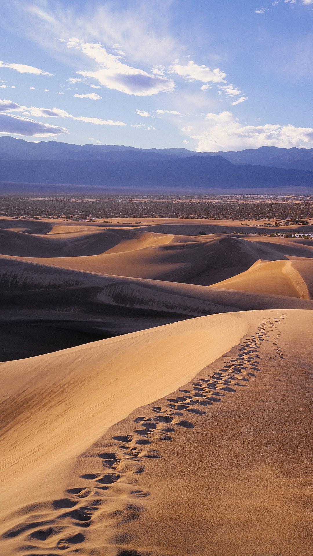 Sand dunes towards Panamint Range, Death Valley, California, USA ...