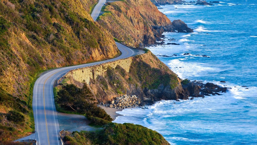Pacific Coast Highway (SR 1) at southern end of Big Sur, California, USA