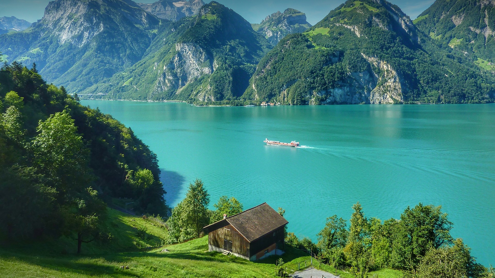 View of Lake Lucerne by mountains and blue sky, Switzerland | Windows