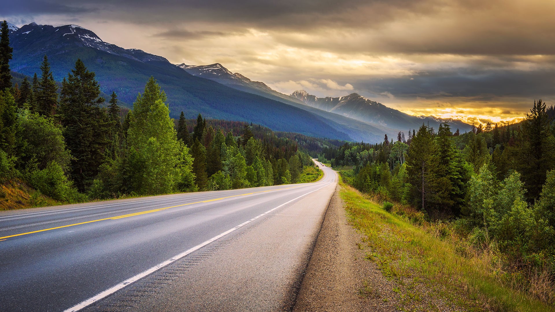 Scenic Icefields Parkway In Banff National Park At Sunset Alberta
