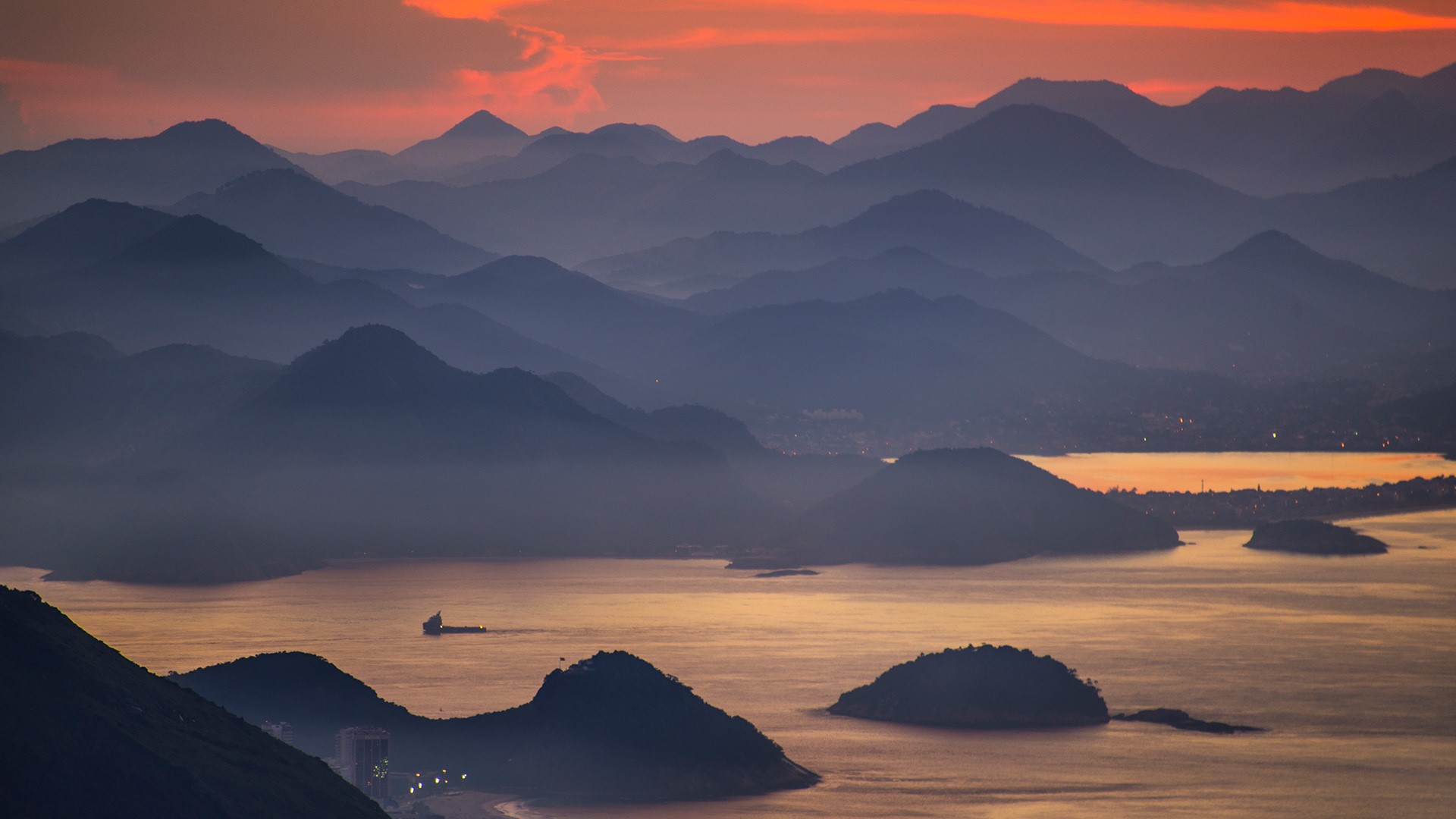 Landscape of Rio de Janeiro at dawn, Brazil | Windows 10 Spotlight Images