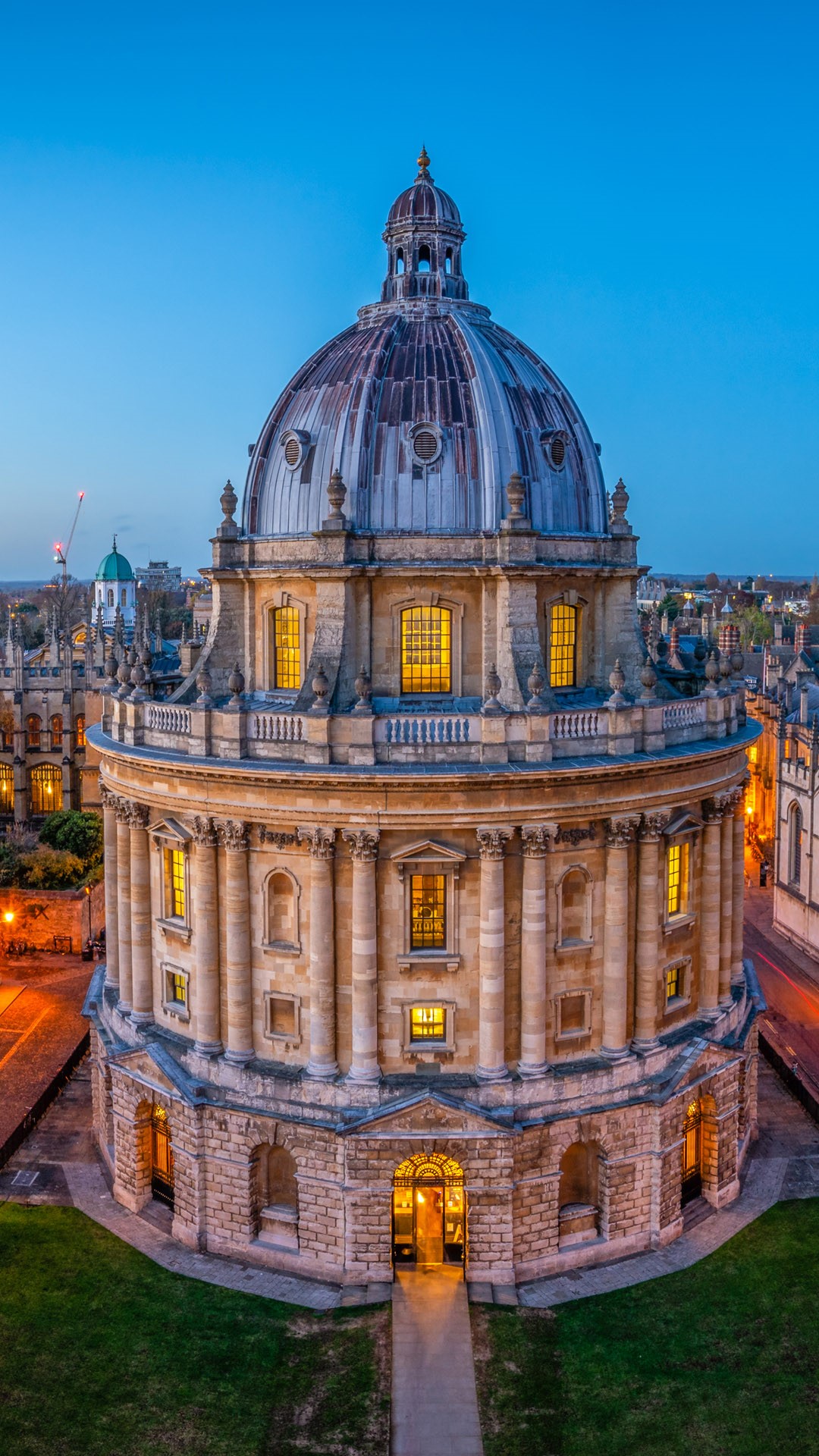 Evening view of Radcliffe Camera in Oxford University, England, UK |  Windows 10 Spotlight Images