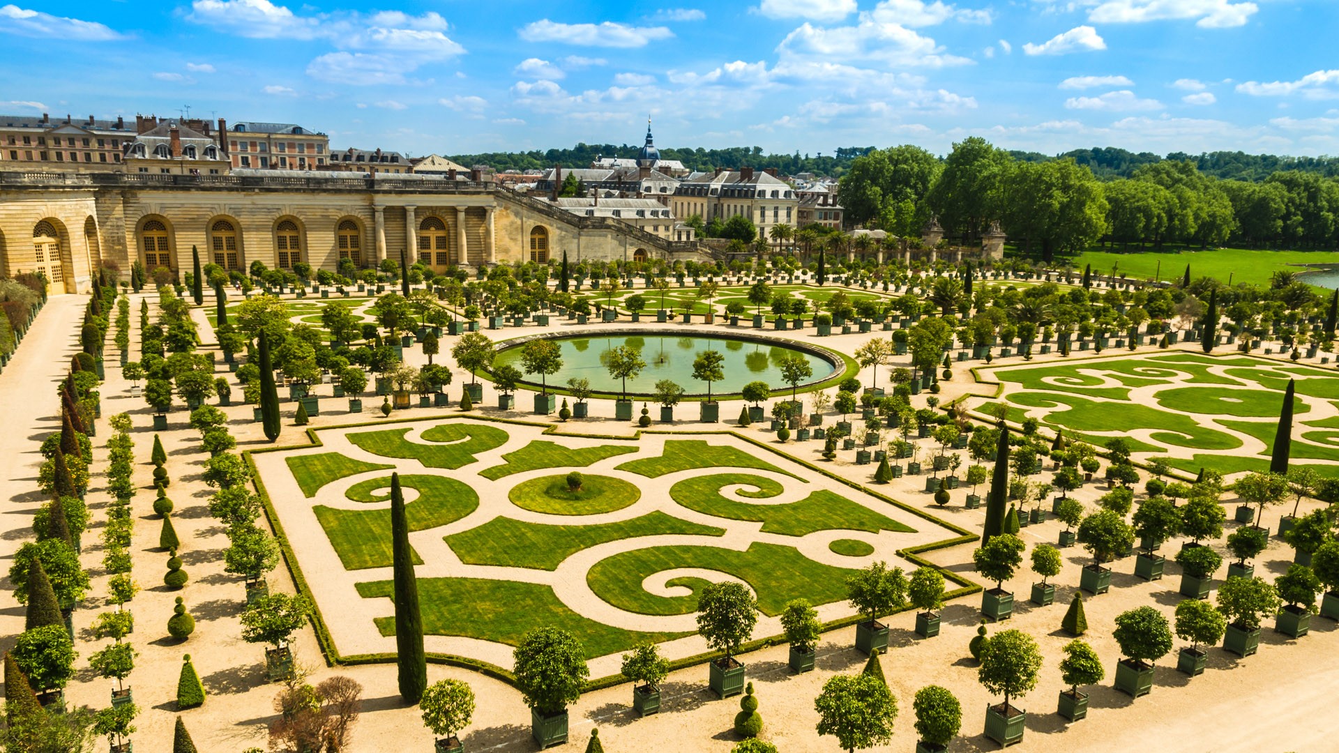 Gardens of the Versailles Palace near Paris, France | Windows Spotlight ...