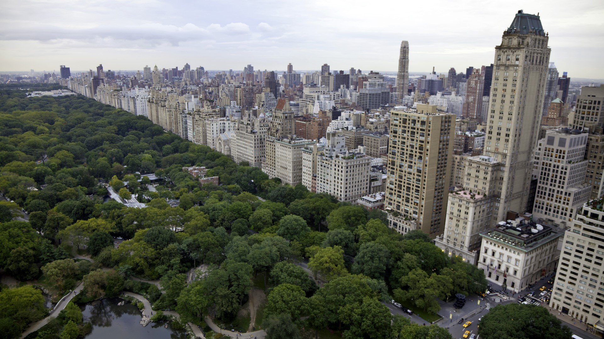 Aerial view of Central Park and upper east side in Manhattan, New York ...