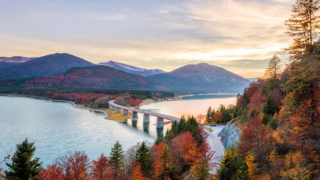 Faller-Klamm-Brücke road bridge over Lake Sylvenstein in autumn, Bavaria, Germany