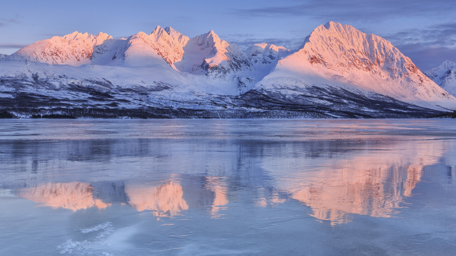 Snowy peaks at frozen Lake Jaegervatnet at sunset, Stortind 