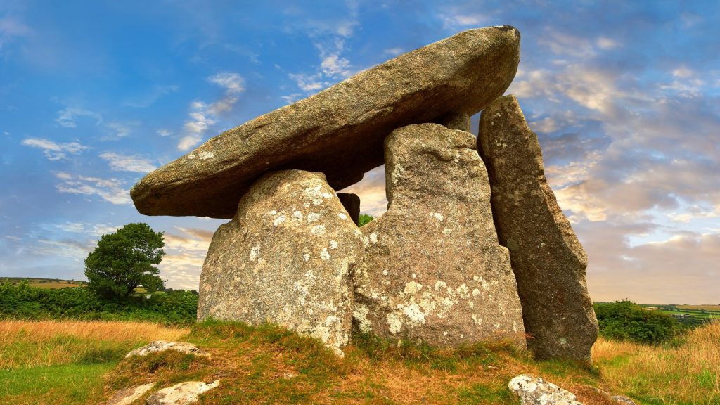 Trethevy Quoit megalithic standing stone tomb, Cornwall, England, UK