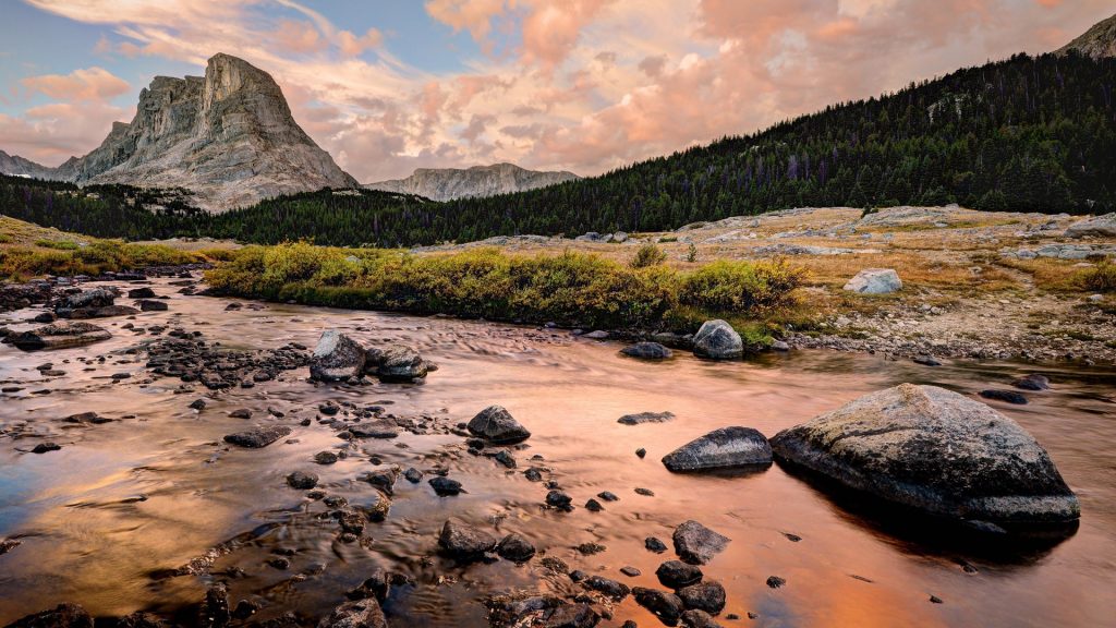Buffalo Head and the Little Wind river at sunrise, Bridger-Teton National Forest, Wyoming, USA